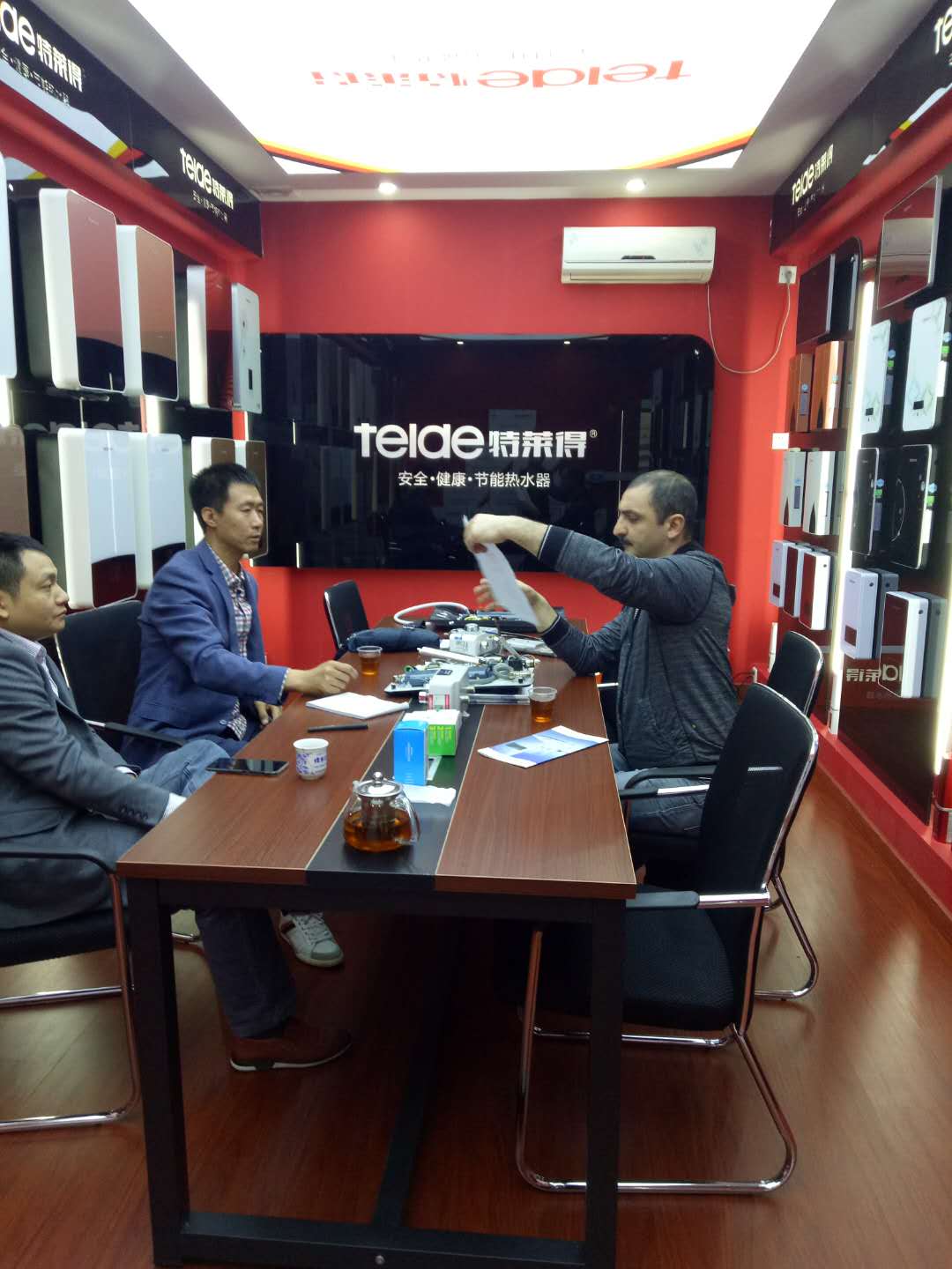 烈歡迎俄羅斯客戶蒞臨我司，恭賀成功簽約！